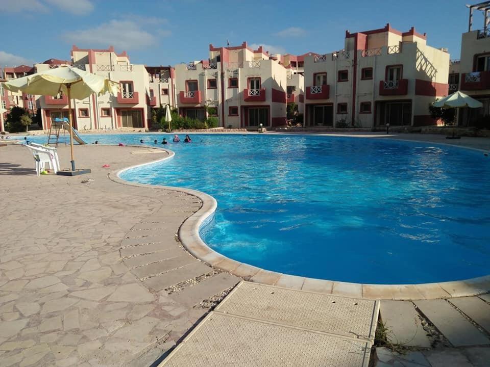 Brand New Renovated Cheerful 3-Bedroom Villa With 6 Pools Family Only- Perla Marina Kilo 85 El Alamein Exterior photo